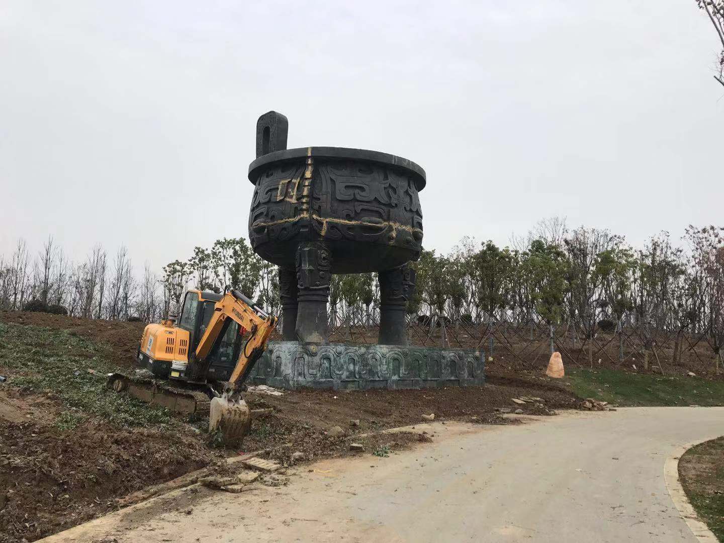 現(xiàn)代挖機鼎盛.jpg